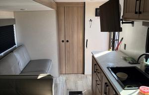 2025 Keystone RV Retreat 391CLDL RV rental photo 4