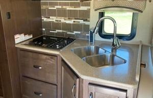 Easy to drive 2017 Thor Chateau 31E bunkhouse