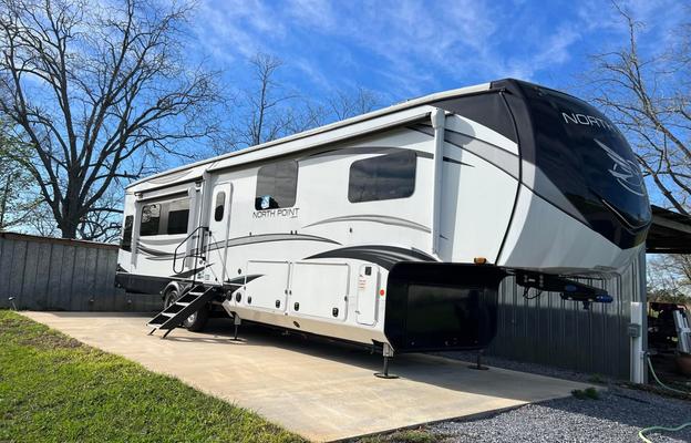 2022 Jayco North Point HAL656