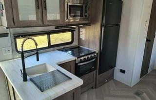 2022 Forest River RV Salem 31KQBTS RV rental photo 2