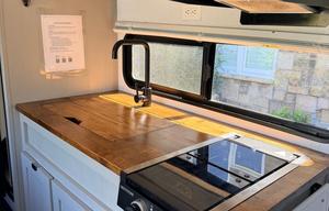 Coastal Camping !  Easy to tow!  Sleeps 5-6/Bunks!