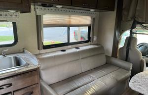 2019 Thor Four Winds 30D