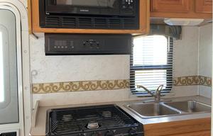 COMFORT HAVEN Class C 26’ - Sleeps 6