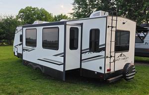 Fireside "Far Lux" 2021 East to West Alta 2850KRL