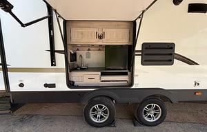 Golden Getaways Family RV – Sleeps 8 - 10
