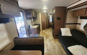 2015 Palomino SolAire 213 X RV rental photo 4