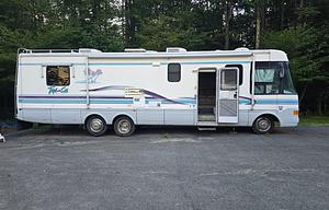 Big Booty Betty - Washer/Dryer - VERY HOT SHOWERS!