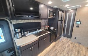 2018 Dynamax Isata 4 FREE GENERAT.200 mi FREE A DAY