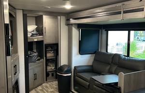 2022 Kodiak Ultra-Lite 296BHSL RV rental photo 7