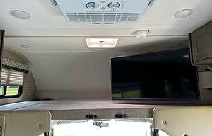 25ft Thor Coleman - Fully stocked and pet friendly