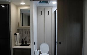 Cozy 23' Class C Motorhome | Sleeps 5