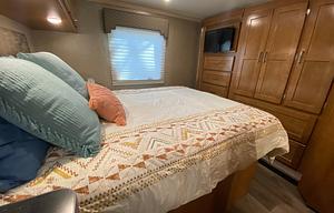 2019 Winnebago Minnie Winnie 31G *Pet Friendly!*