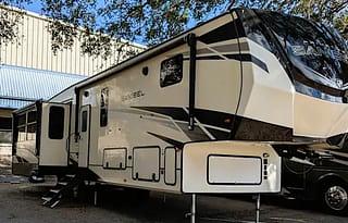 2022 SANIBEL 5TH WHEEL - Room for Everyone