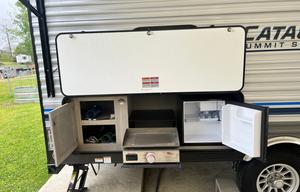2022 Catalina Summit Series 7 184BHS DELIVERY ONLY