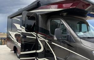 Luxury Mercedes RV – Sleeps 5