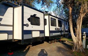 Pride of Texas Family Friendly Zinger RV