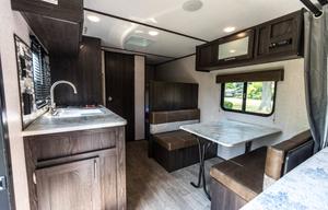 2017 Coachmen RV coleman Lantern 2017 RV rental photo 2
