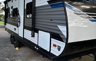 2022 Heartland Pioneer RD 210 RV rental photo 3