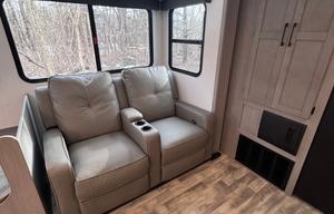 Dutchman Kodiak Ultimate RV