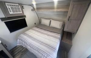 2021 Dutchmen RV Coleman 17R- Free Generator