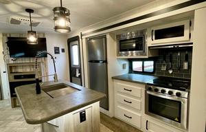 2022 Palomino Puma 32BH2B RV rental photo 1