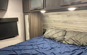 2021 Kodiak Ultra-Lite w/ separate bunk house