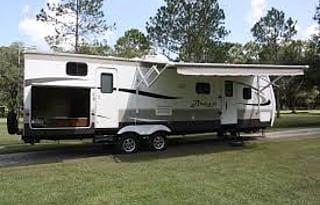 2014 CrossRoads RV Zinger 35' with Bunk House