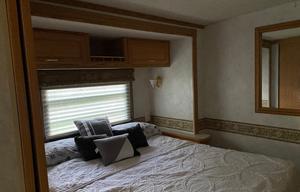 2005 Winnebago Brave 32 RV rental photo 13