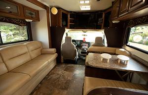 2013 Coachmen RV Leprechaun 317SA Ford 450