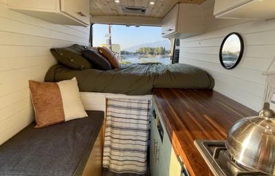Off grid campervan with TV & ROOFTOP DECK