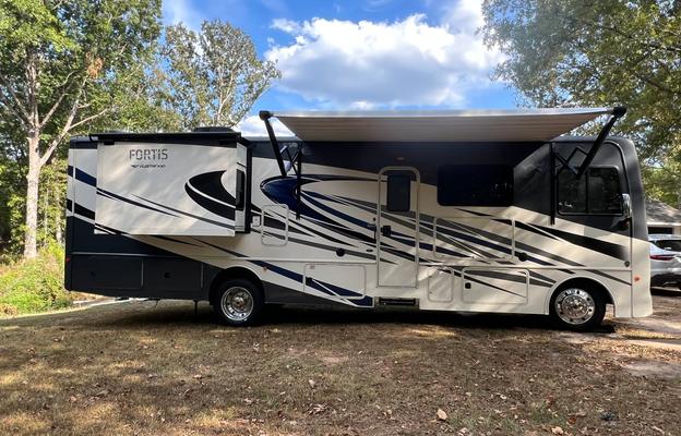 Spring Glamping is here!!  2 AC AND 2 BATH!!!