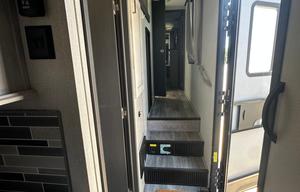 2021 Keystone RV Montana High Country 385BR RV rental photo 15