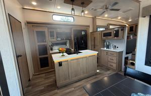 Luxury Condo on Wheels | 1½ Baths & Front Living