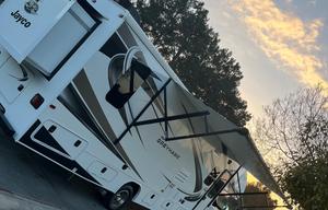 Meet Turbo the SUN CHASER! Jayco GreyHawk 30z