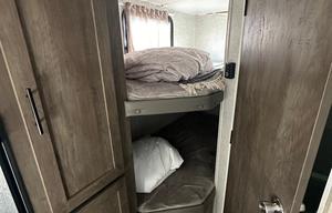 Turn Key stocked 33' bunk house travel Trailer