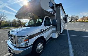 2016 Thor Motor Coach Four Winds 29G. "Let's Go!"