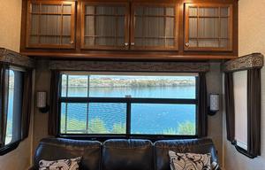 Clean and Comfortable 39’ Heartland Bighorn 3575EL