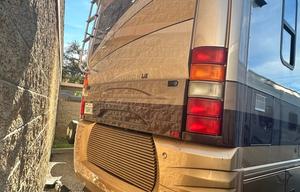 Palace on wheels! -2005 Revolution LE 40 ft