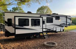 2021 Heartland Milestone 326RL