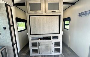 32 ft Travel Trailer King size bed! Sleeps 8-10