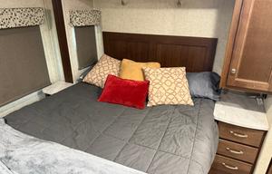 Spacious and Comfortable Class C Motorhome!