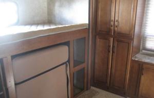 2013 Catalina Deluxe Edition 32TSBH RV rental photo 9