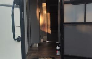 Spacious camper with the amenities of home