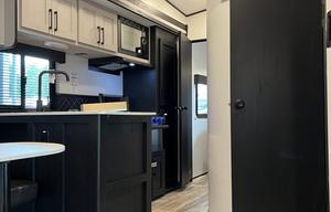 2022 Fuel 305 RV rental photo 2