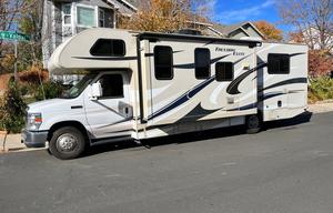 2015 Thor Freedom Elite 28’ Motorhome, Low Mileage