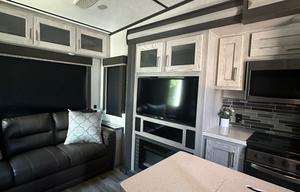 2021 Keystone RV Montana High Country 385BR RV rental photo 16