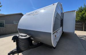 Sequoia Gateway Family RV — 2025 Wildwood X-Lite