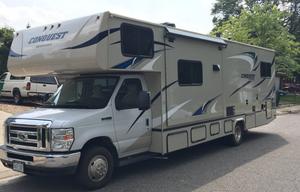 32ft class C with Bunk beds and LEVELING JACKS!!
