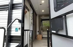 NEW 2026 RV Trailer (Glamping Amenities!)