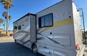 2013 Thor Motor Coach ACE 29 2